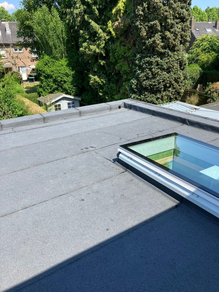 Lichtkoepel ingewerkt in plat dak