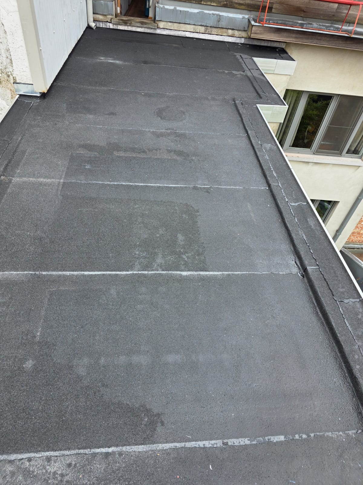 Afgewerkt plat dak met roofing - RECO